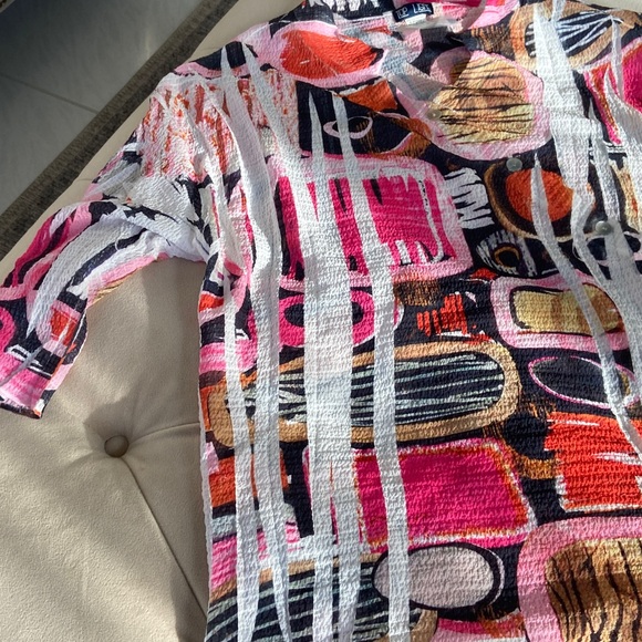 Colorful Abstract Patterned Top - Picture 3 of 4